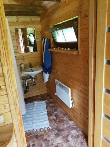 Фото номера Двухместный номер с 1 кроватью и патио Кемпинги Iecupes wooden cabin with view to river г. Иецава 28